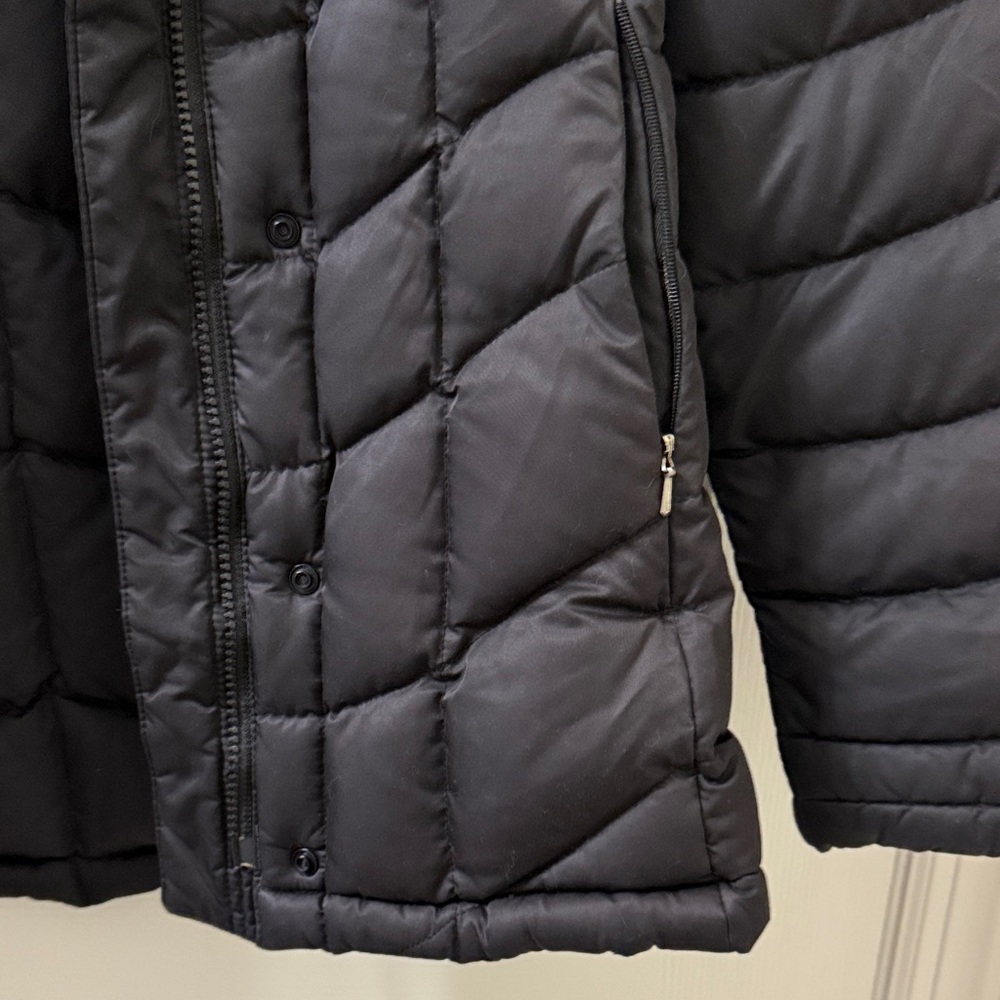 Patagonia Women's Black Puffer Jacket - Picture 4 of 9